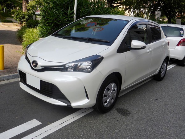 Toyota_Vitz_1_3F_(XP130)_front