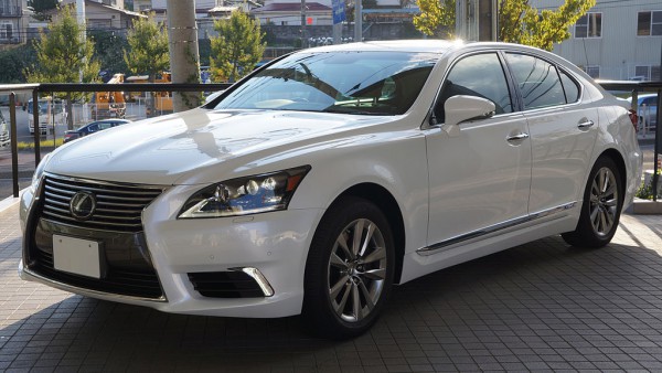 1024px-2012_LEXUS_LS600h_Japan_01